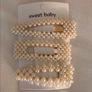 Pearl hair clips